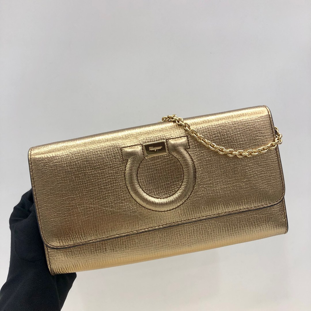 Salvatore ferragamo gancini city medium hotsell leather wristlet