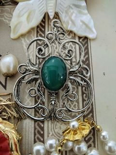 Filigree Pendant Brooch with Green Agate Stone