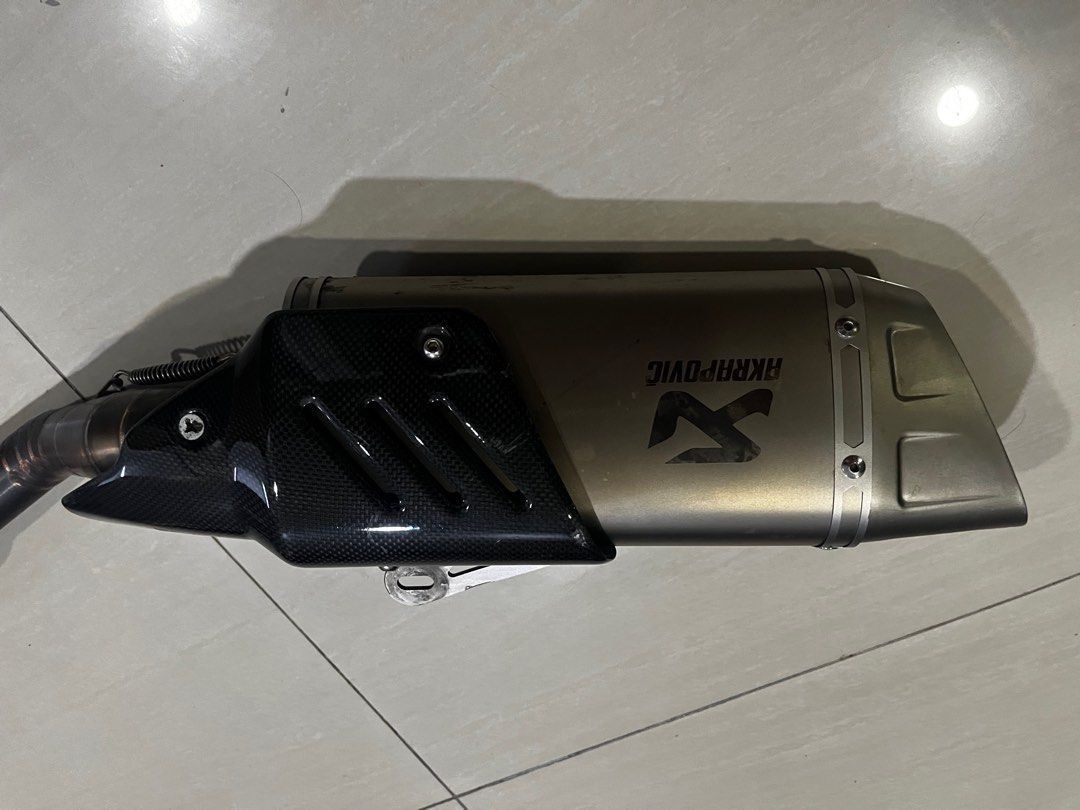 ekzos akrapovic r15