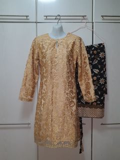 (Category: ) located in . Submitted by thrift_hijabi (Listing ID 1277982400, Image 1). Description: .
