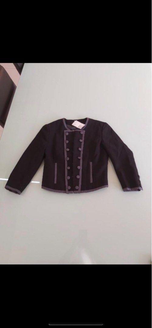 H&M Black with gray details Blazer (Category: Coats, Jackets and Outerwear) located in Pasig City. Submitted by panavi (Listing ID 1277981933, Image 1). Description: BNWT Bought this at H&M Hong Kong last December 2023 for ₱2100 selling it for only ₱800 Size: EUR 34 or Small.