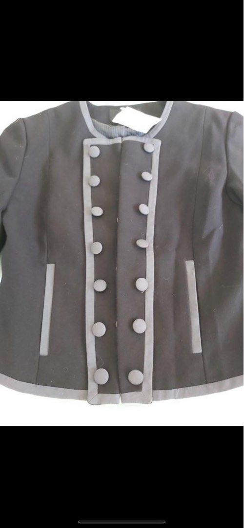 H&M Black with gray details Blazer (Category: Coats, Jackets and Outerwear) located in Pasig City. Submitted by panavi (Listing ID 1277981933, Image 2). Description: BNWT Bought this at H&M Hong Kong last December 2023 for ₱2100 selling it for only ₱800 Size: EUR 34 or Small.