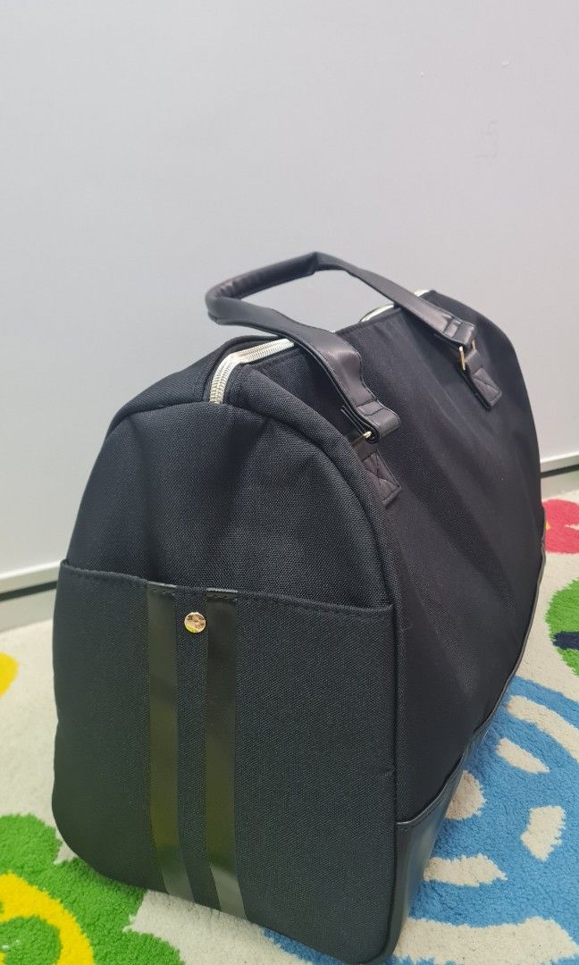 Hugo boss sales duffle bag free