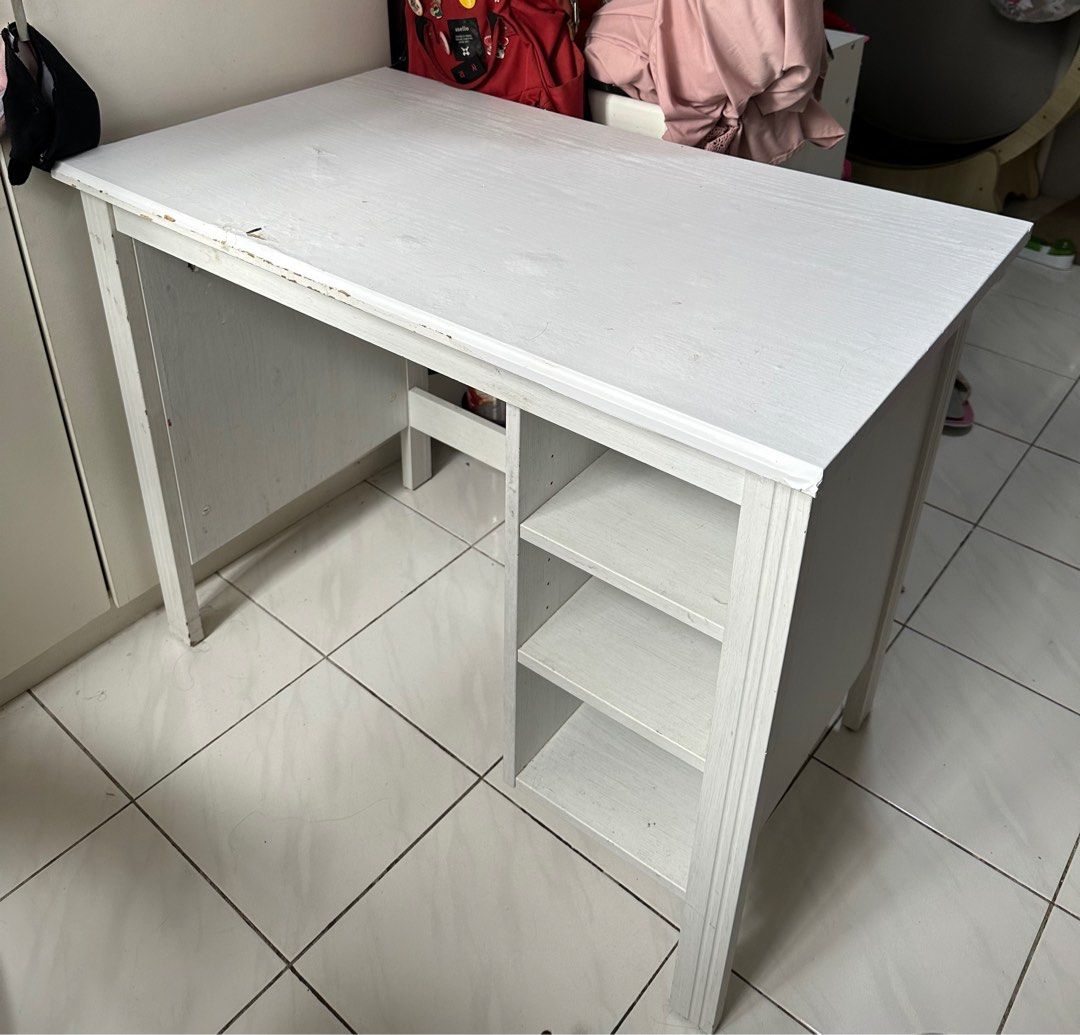 Brusali shop desk white