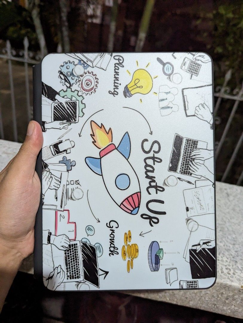 IPAD PRO 11 INCH (4TH GEN) M2 256FB WIFI+ CELLULAR (Category: iPad) located in Paranaque City. Submitted by wynnnnnnn (Listing ID 1278028106, Image 2). Description: IPAD PRO 11 INCH (4TH GEN) M2 256FB WIFI+ CELLULAR inclusions: magic keyboard pitaka magez case apple pen 2nd gen.