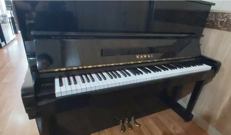 Piano upright bekas on sale
