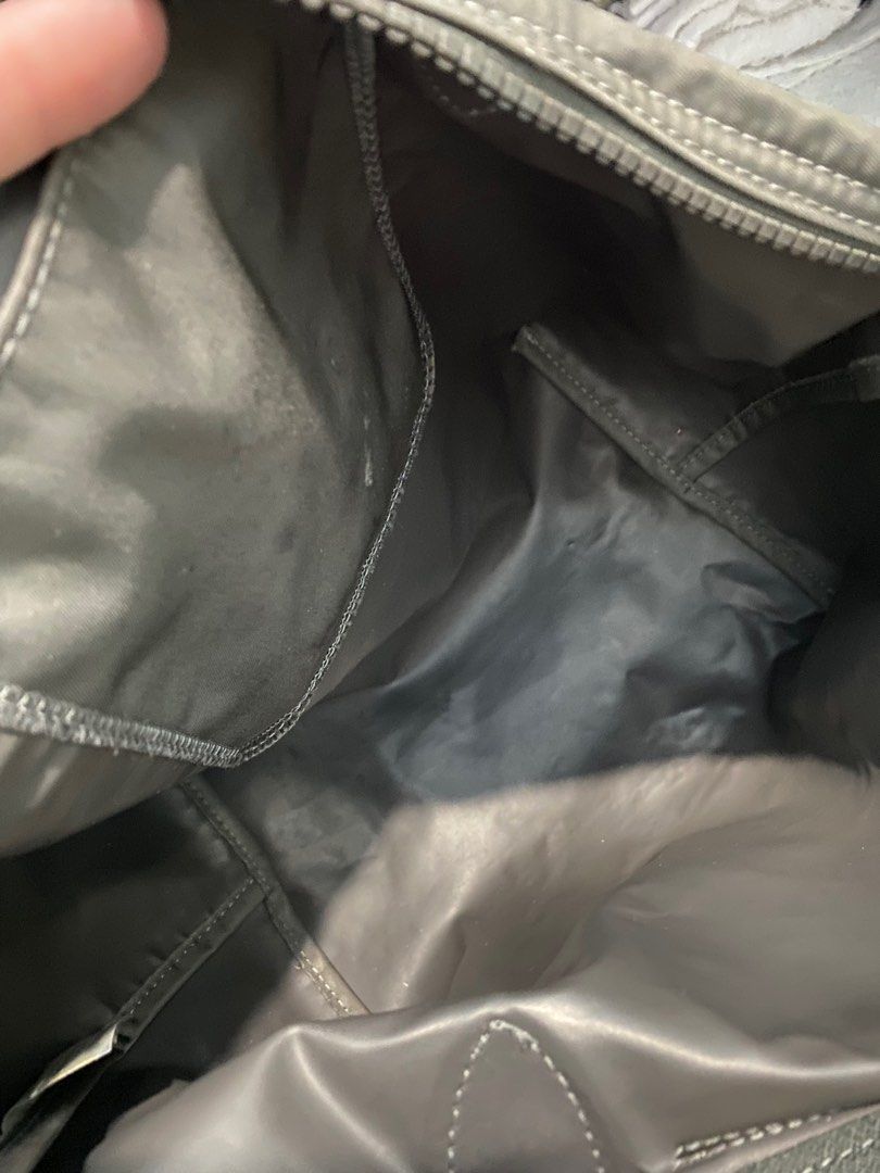 Lonchamp le pliage neo small graphite (Category: Luxury Bags & Wallets) located in Pasig City. Submitted by mg_clothes (Listing ID 1278090622, Image 3). Description: Kita na po sa pictures kaya po im selling sa low price na with strap din po siyang kasama .