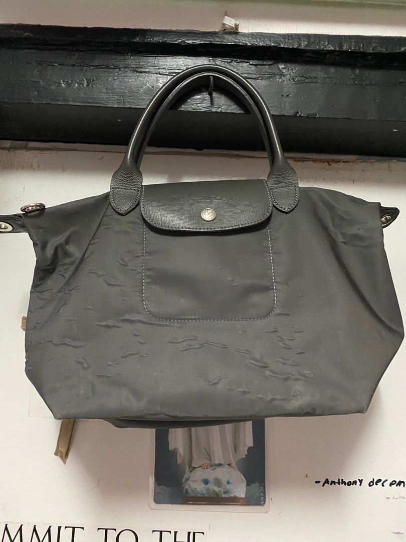 Lonchamp le pliage neo small graphite (Category: Luxury Bags & Wallets) located in Pasig City. Submitted by mg_clothes (Listing ID 1278090622, Image 2). Description: Kita na po sa pictures kaya po im selling sa low price na with strap din po siyang kasama .