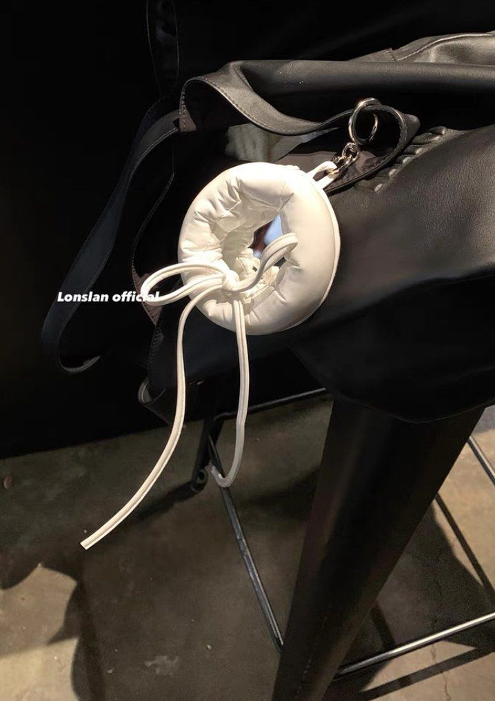 Off white ribbon keychain hot sale