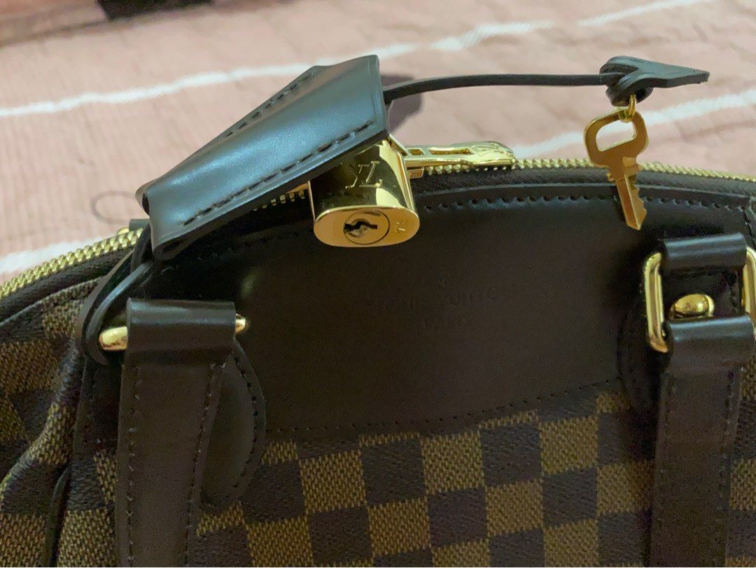 LV Damier Verona PM (Category: Luxury Bags & Wallets) located in Quezon City. Submitted by jannamabry (Listing ID 1277919932, Image 2). Description: Barely used In over-all good codition Picture no content inside and no filter Bag is still in firm condition only hairlines no rubbings on all sides With lock and 1 key and dustbag RFS: Need funds Guaranteed Origianl! .