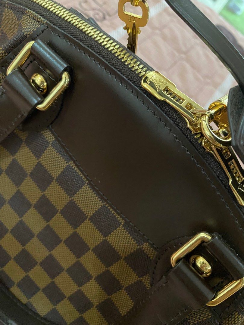 LV Damier Verona PM (Category: Luxury Bags & Wallets) located in Quezon City. Submitted by jannamabry (Listing ID 1277919932, Image 3). Description: Barely used In over-all good codition Picture no content inside and no filter Bag is still in firm condition only hairlines no rubbings on all sides With lock and 1 key and dustbag RFS: Need funds Guaranteed Origianl! .