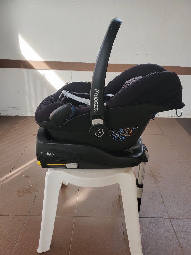 Maxi Cosi Pebble with Isofix Base 2way Family fix Babies Kids
