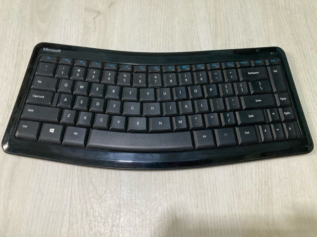 Clavier Bluetooth Microsoft Mobile 5000 (1390) - Layout QWERTY Nordic - Noir - Neuf