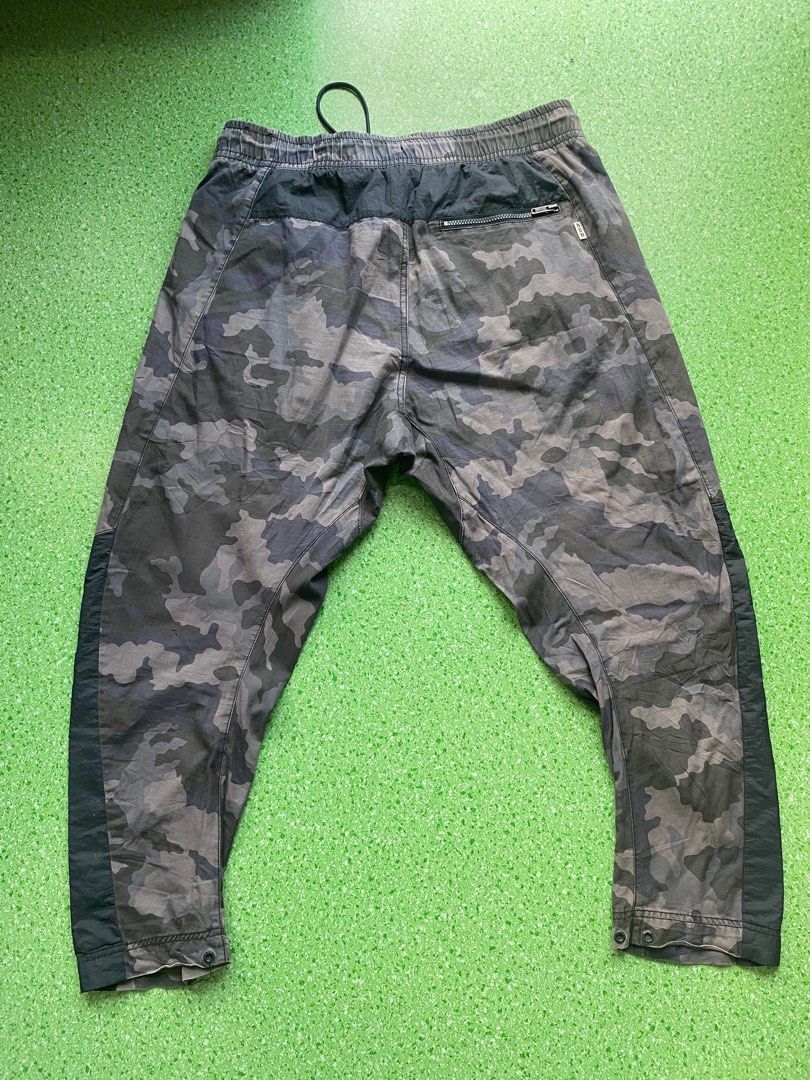 Nike nsw camo pants outlet