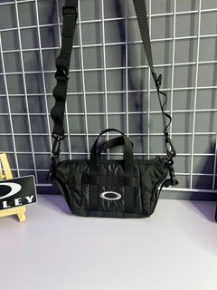 Oakley bag malaysia 2025