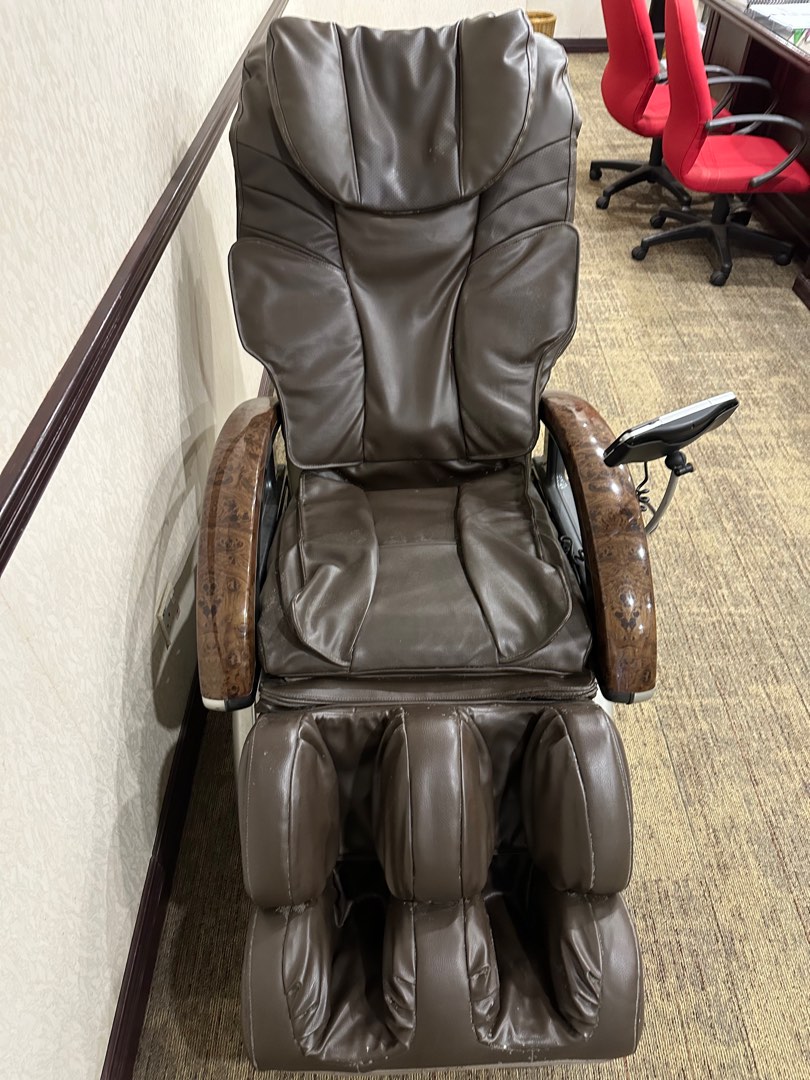 Ogawa Smart 10 massage chair only leg lift working Furniture