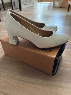 Parisian white heeled shoes