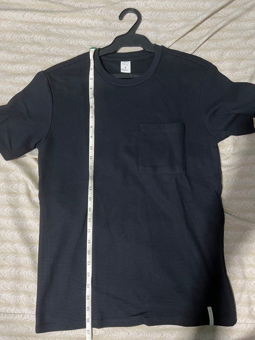 Penshoppe Black Striped Shirt (Category: Tshirts & Polo Shirts ) located in Quezon City. Submitted by jnbdeclutters (Listing ID 1277962940, Image 2). Description: Used only once. RFS: Does not fit me anymore Original bought for 590 Size Small (relaxed fit) on tag but will fit up to Medium (regular fit) L - 26.5 W - 18.