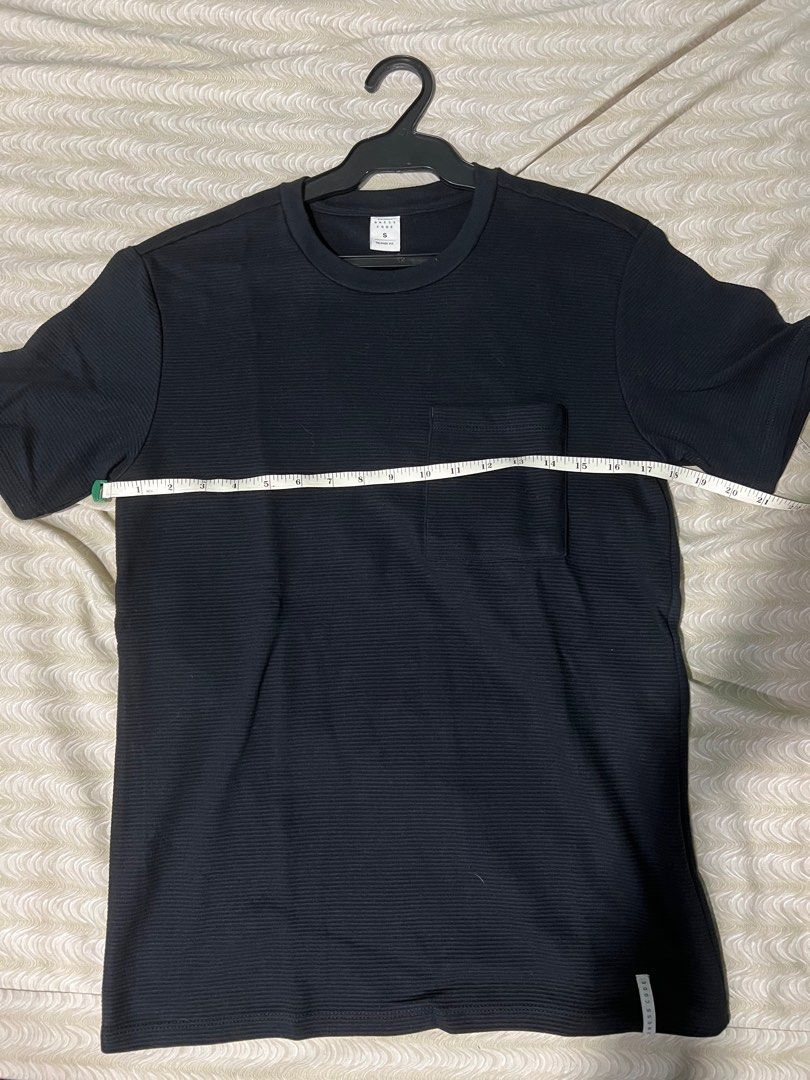 Penshoppe Black Striped Shirt (Category: Tshirts & Polo Shirts ) located in Quezon City. Submitted by jnbdeclutters (Listing ID 1277962940, Image 3). Description: Used only once. RFS: Does not fit me anymore Original bought for 590 Size Small (relaxed fit) on tag but will fit up to Medium (regular fit) L - 26.5 W - 18.