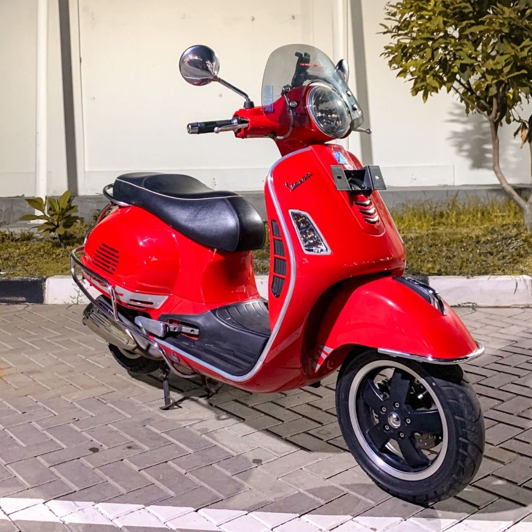 Scooter Vespa 300 Rossa New 2024 Vespa GTS Super 300 Scooters In