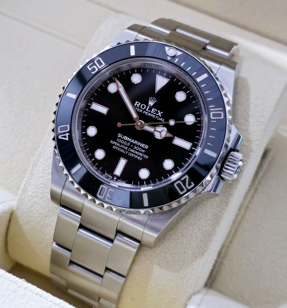 Rolex Submariner No Date (Category: Luxury Watches) located in Manila. Submitted by bng21 (Listing ID 1278013697, Image 3). Description: full set 2022 purchased 9.8/10 rating 124060 reference.
