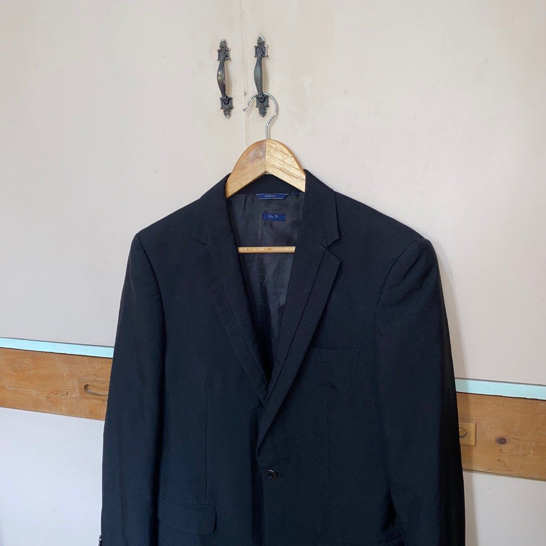 SAHARA coat (Category: Coats, Jackets and Outerwear) located in Baguio. Submitted by basicthriftbaguio (Listing ID 1278001436, Image 3). Description: authentic SAHARA black coat for men 🖤 M on tag from SM nabili, orig price is around 3-4k minsan lang nagamit 🫶🏻 needs wash since nasa closet lang length (shoulder to shoulder) - 17 in width - 17.5 in arm length - 23 in from tip of the shoulder has shoulder pads na overall no flaws/fades (9/10 con