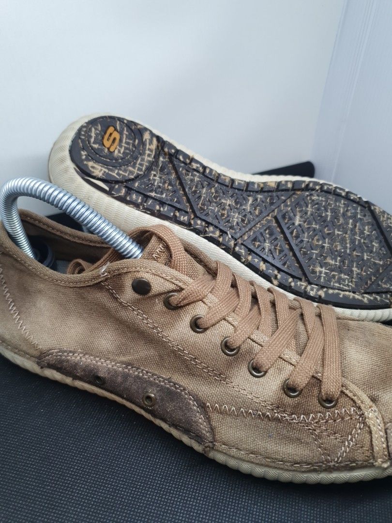 Skechers shoes Fesyen Pria Sepatu Sneakers di Carousell
