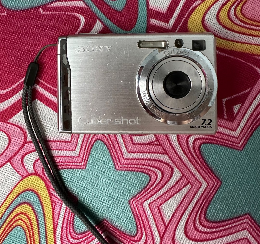 Câmera Fotográfica Digital Sony Cyber-shot 7.2 Mega Pixels Dsc-w80