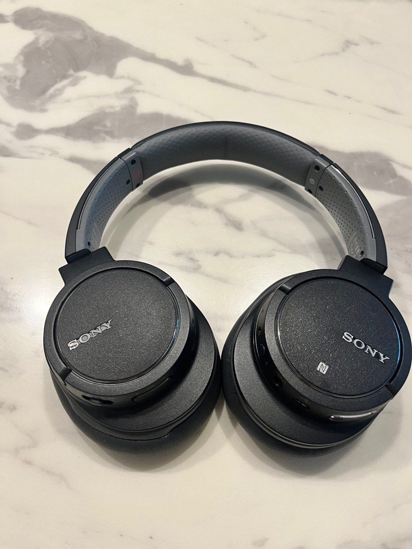 Noise cancelling Sony MDR Zx770bn Audio Headphones Headsets on