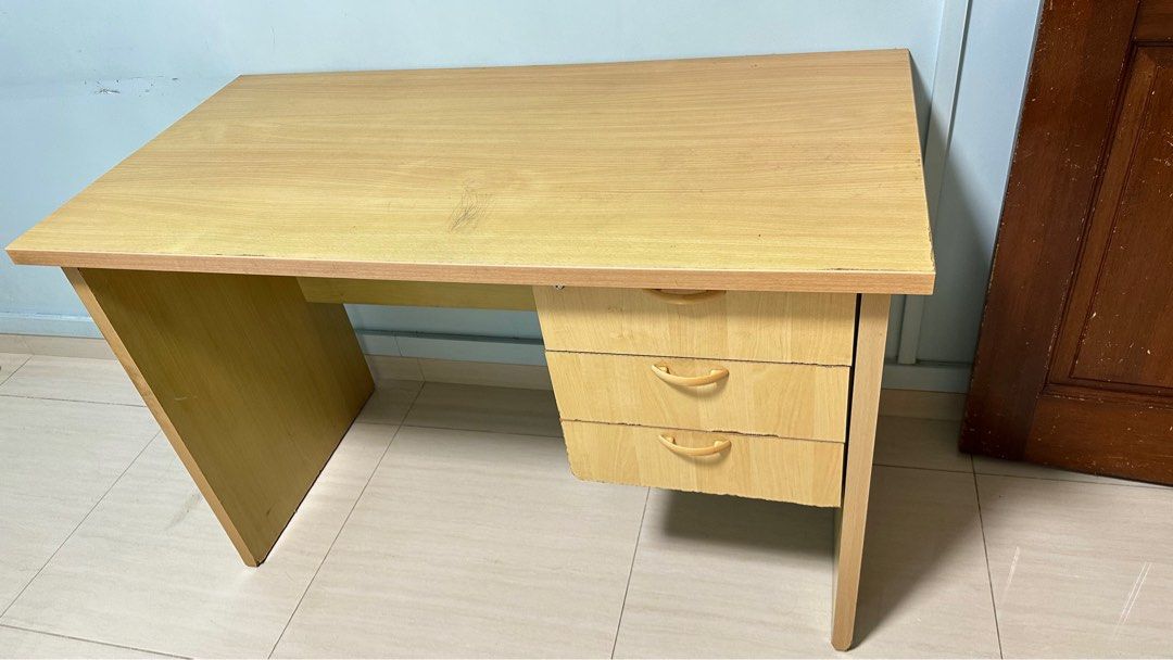 Study table (Category: Tables & Sets) located in Singapore. Submitted by shanni.wong (Listing ID 1278000596, Image 1). Description: Self collect at 640458 No keys for the drawers .