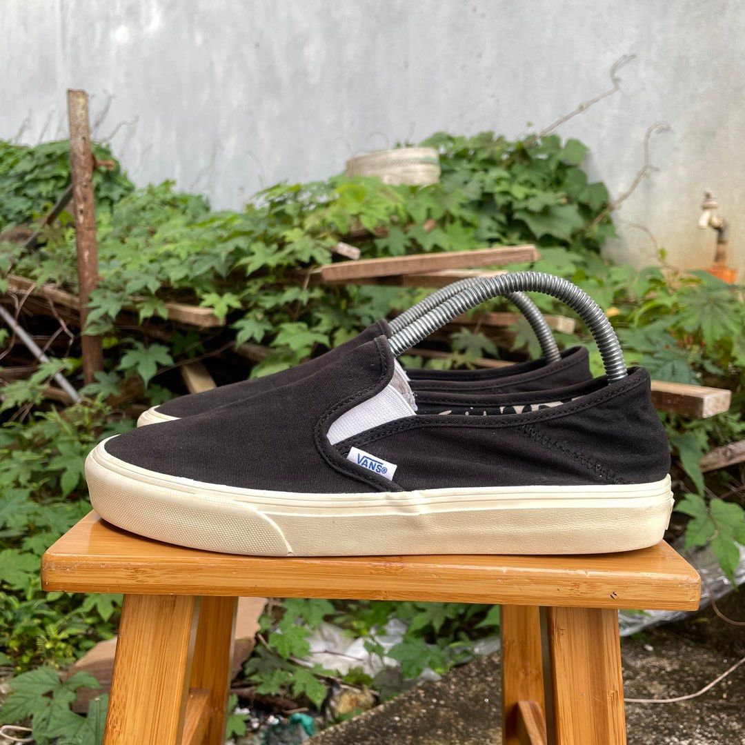 Black plain vans hotsell
