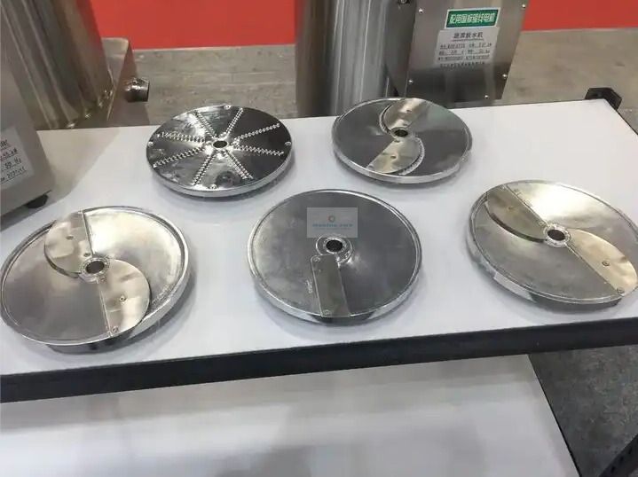 Vegetable Cutter, Vegetable Slicer, Chopper, Fruits Cutter Machine (Category: Other Kitchen Appliances) located in Manila. Submitted by makinaryageneral.merchandise (Listing ID 1277944969, Image 3). Description: This machine is specifically designed for slicing tubers, vegetables, fruits, etc. Cut various sizes, adjust the dimensions, and change the tool size as needed. The discharge port has a micro motion device for safer use. .