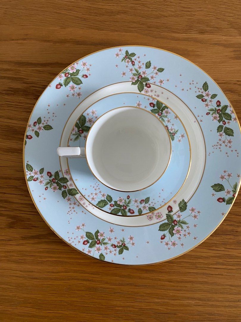 Wedgwood wild strawberry bloom teacup + 23cm dinner plate
