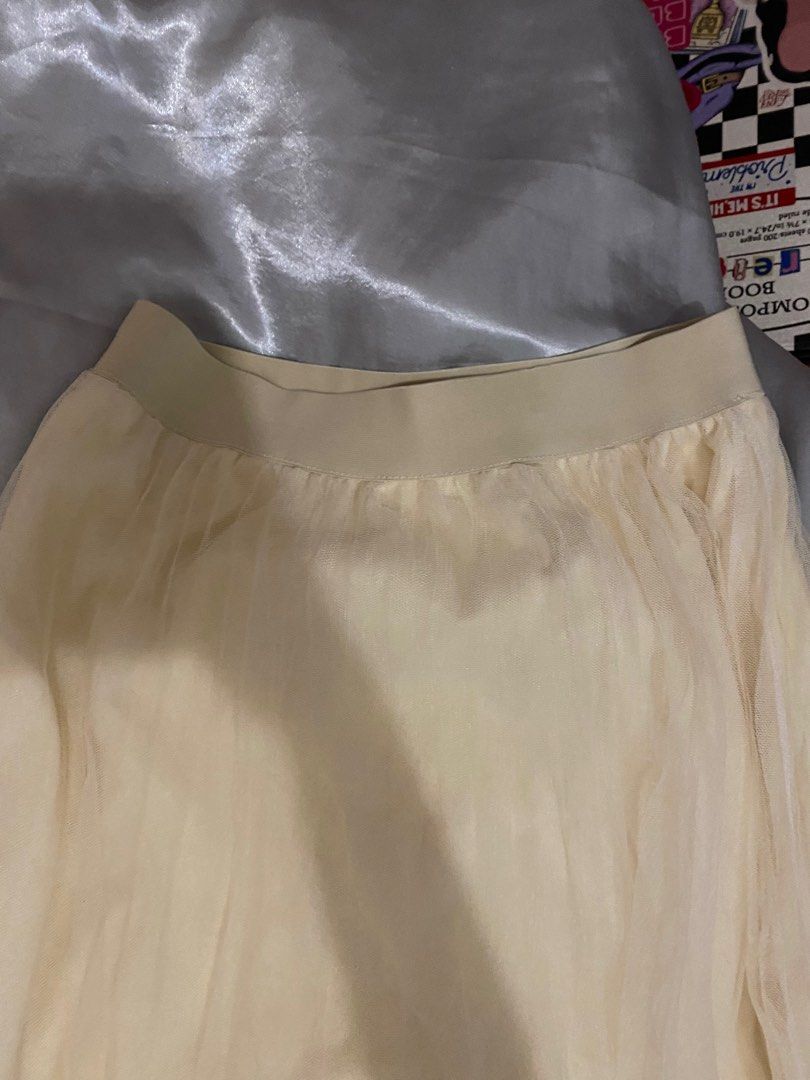 White Mesh Skirt with Pearl Beads (Category: Skirts) located in Quezon City. Submitted by reigniris (Listing ID 1278023958, Image 3). Description: I SUPER DUPER LOVE THIS SKIRT!! perfect for dainty fits :)) fits 25-28.