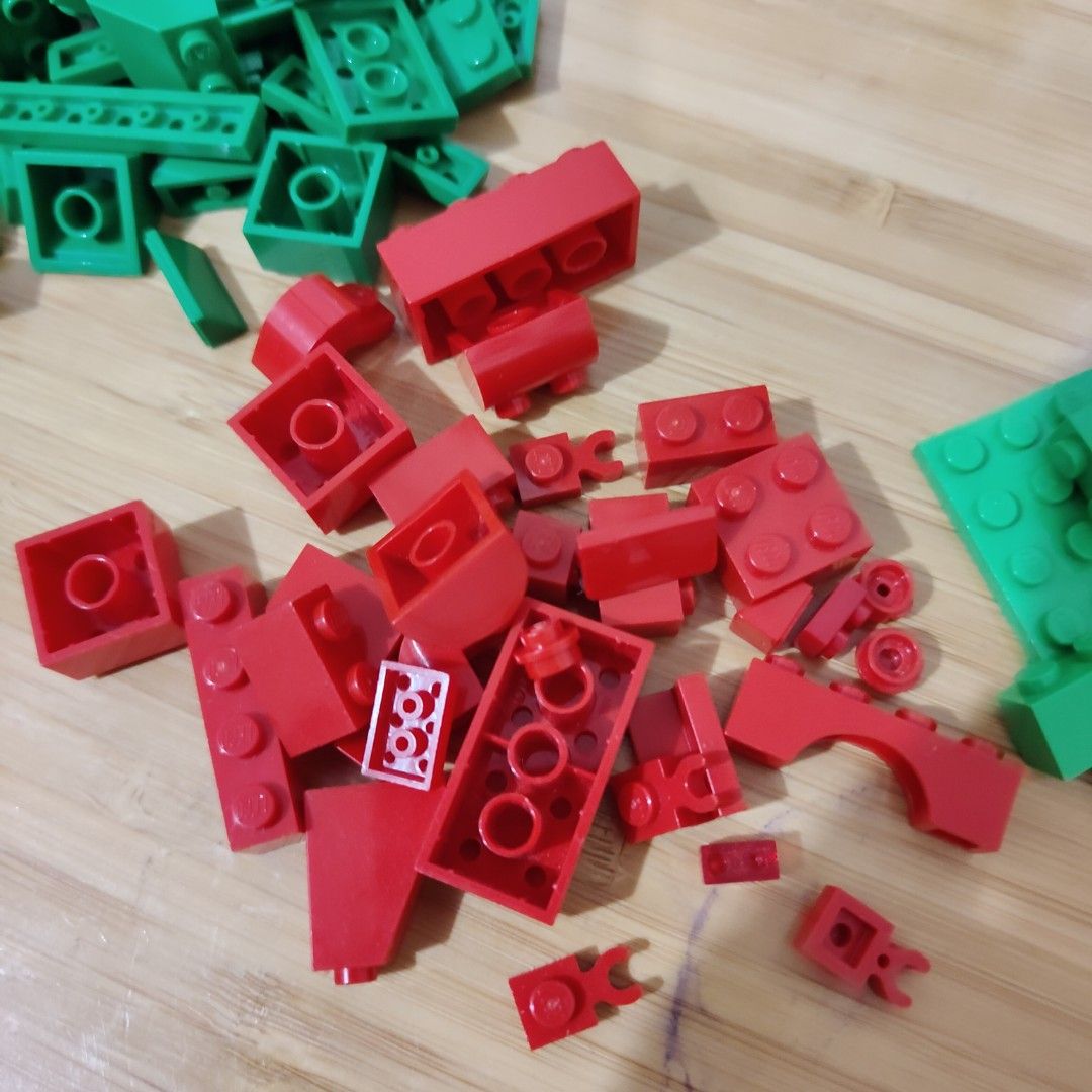 Assorted Lego Minecraft Toys (Category: Lego & Building Sets) located in Manila. Submitted by rossinicalabig (Listing ID 1328579294, Image 2). Description: 900 Pesos only. 16+ Assorted colors Approx 1,000+ pcs. Very good condition. Original Lego FREE 10X10 INCH LEGO BASE! 3 PCS. (blue, green, cream) Check & pickup in Sta.Mesa Mla.
