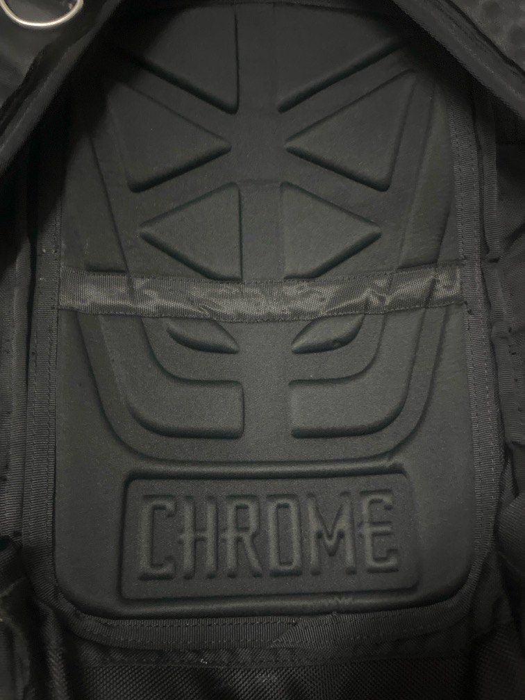 Backpack chrome (Category: Backpacks) located in Dengkil. Submitted by mmdnzm (Listing ID 1328490243, Image 3). Description: Chrome backpack RM250 .