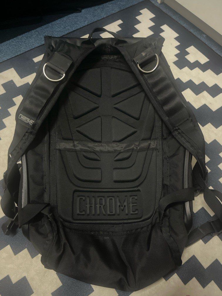Backpack chrome (Category: Backpacks) located in Dengkil. Submitted by mmdnzm (Listing ID 1328490243, Image 2). Description: Chrome backpack RM250 .