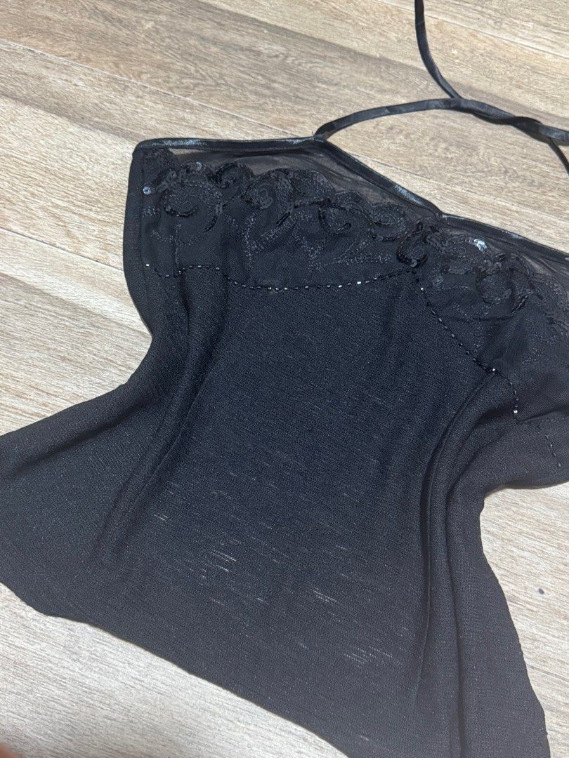 Vintage Black Lace Halter Sheer Top Y2K (Category: Sleeveless) located in Singapore. Submitted by leshane_cmc (Listing ID 1328541771, Image 1). Description: 📌 Size : M/ small L 📌 bought from a caro seller but its too big for me, hence selling!! (note: sheer) 📌 ONLY CASH (for meetups) / GRABPAY, PAYNOW, PAYLAH & SINGTEL DASH ACCEPTED 📌 meetups: from yew tee mrt to yck mrt & most saturday bukit panjang mrt to bedok reservoir mrt 📌 free deliver