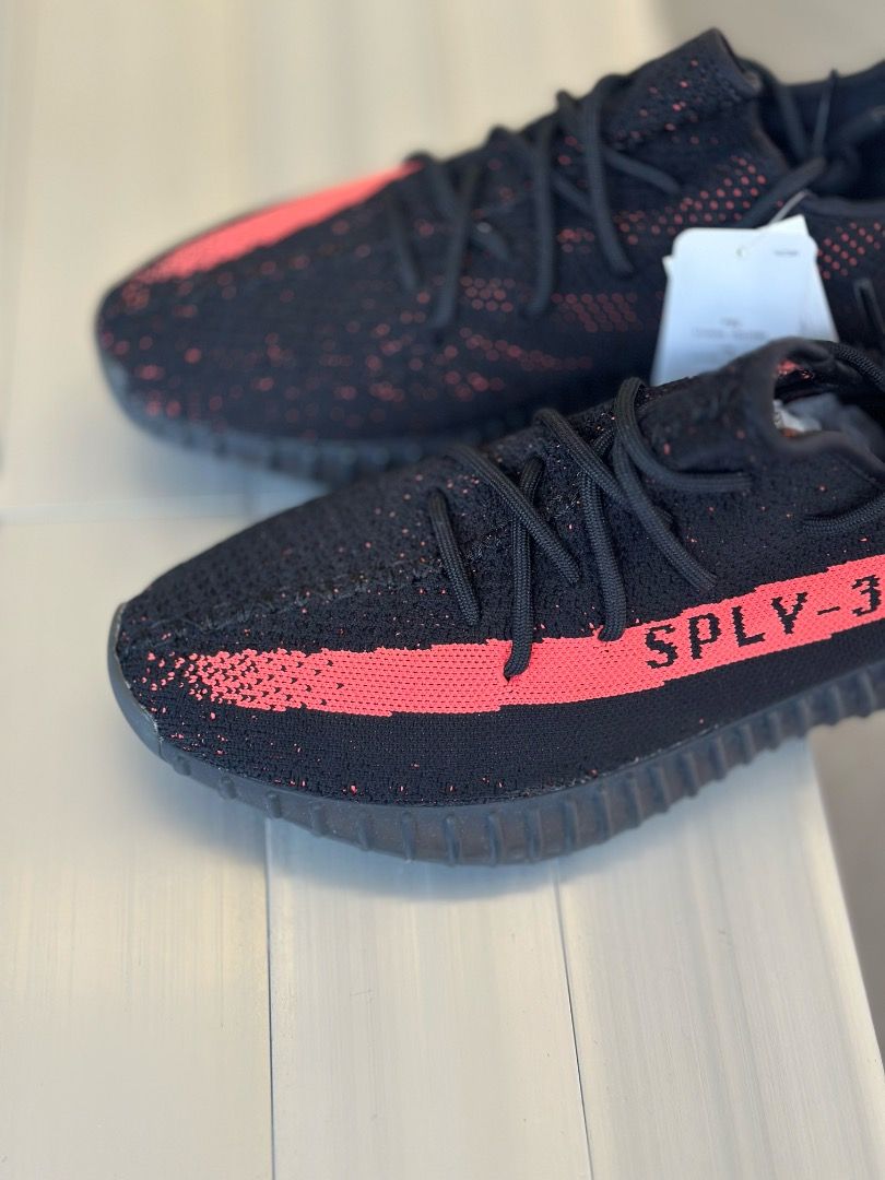BY9612 YEEZY BOOST 350 V2 CORE BLACK RED, 男裝, 鞋, 波鞋- Carousell