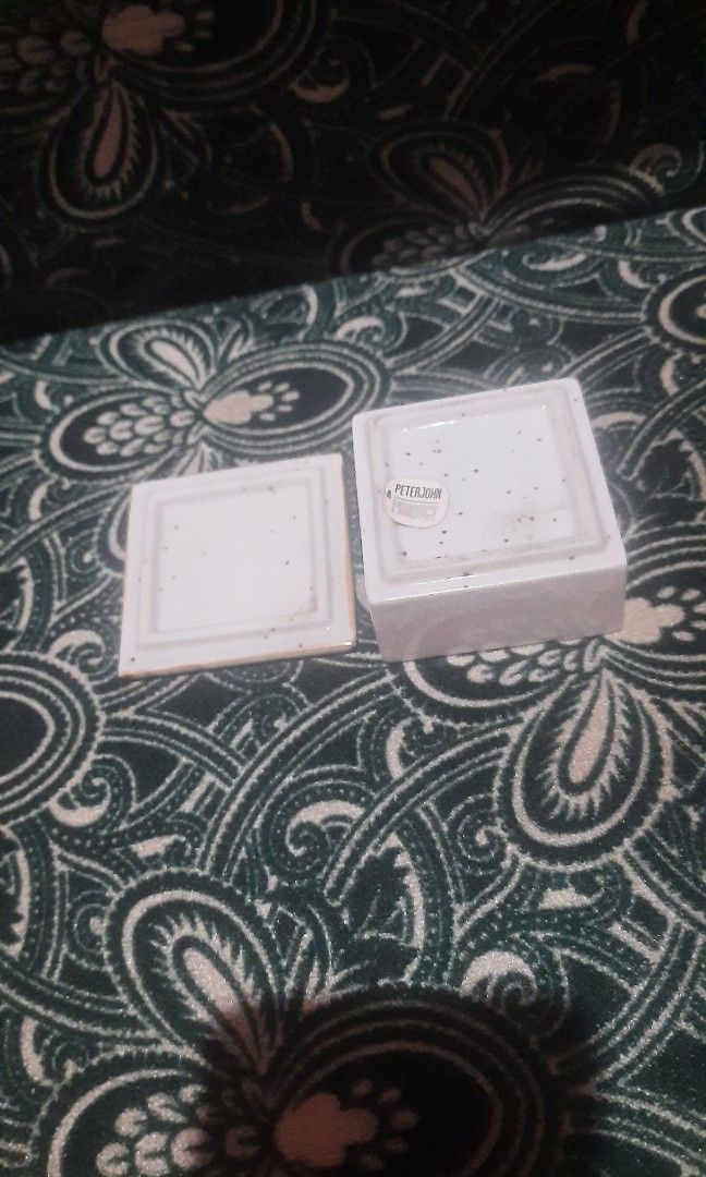Ceramic trinket 2.5x1.5" floral small (Category: Storage Boxes & Baskets) located in Manila. Submitted by luckycharm_215 (Listing ID 1328558276, Image 3). Description: good condition from UK.