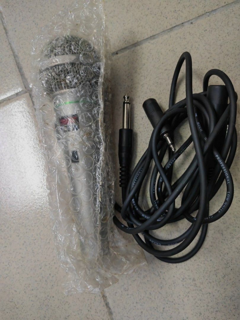 Dynamic Microphone (Category: Microphones) located in Kuala Lumpur. Submitted by rogerchin1 (Listing ID 1328489696, Image 3). Description: Hi Fidelity Uni-directional.