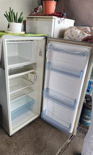 ‼️FOR SALE‼️
‼️PANASONIC REF‼️
‼️4,500 ‼️

✅️GOOD CONDITION
✅️NO REPAIR HISTORY


Honest Issue: Wala takip yung freezer. Pero goods na goods pa din! 💯 wala pong effect sa performace. Pwede po iview and test.

RSF: May bago na pong Ref.