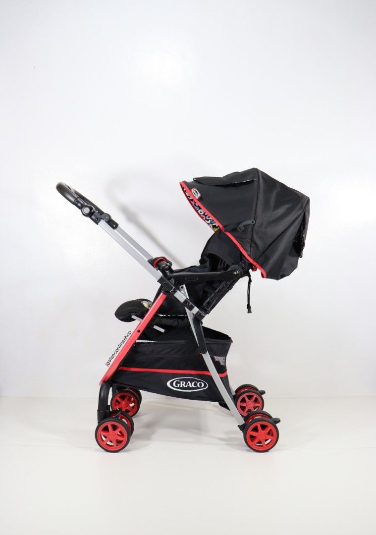 Graco Litemagic Lightweight Reversible Baby Stroller (Category: Strollers) located in Valenzuela. Submitted by jgalano1 (Listing ID 1328586630, Image 3). Description: Stroller Brand: Graco Litemagic UP DLX (Nishimatsuya limited model) Condition: Used from Japan, in good condition with few scratches. Age Recommendation: Newborn to toddler. Maximum weight capacity is up 15 kgs. Features: -Fully recline -Reversible handle -Lightweight at 5kg -High s