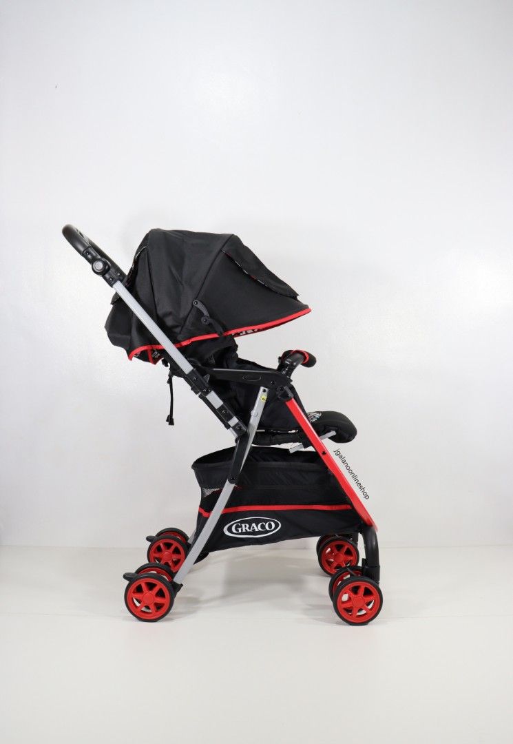 Graco Litemagic Lightweight Reversible Baby Stroller (Category: Strollers) located in Valenzuela. Submitted by jgalano1 (Listing ID 1328586630, Image 2). Description: Stroller Brand: Graco Litemagic UP DLX (Nishimatsuya limited model) Condition: Used from Japan, in good condition with few scratches. Age Recommendation: Newborn to toddler. Maximum weight capacity is up 15 kgs. Features: -Fully recline -Reversible handle -Lightweight at 5kg -High s