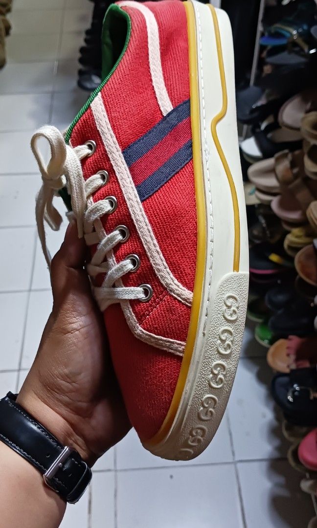 GUCCI Men s sneakers size 42 9 in Excellent condition Beauty Personal Care Face Face Care on Carousell