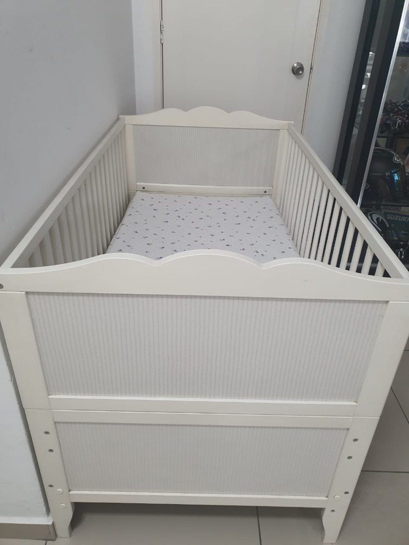 Hensvik cot sale