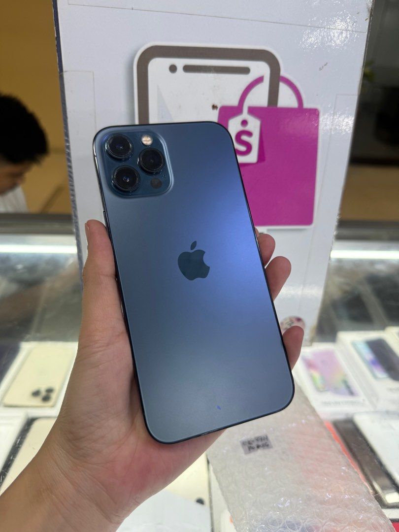iphone 12 pro max 256gb dual sim 2ndhand (Category: iPhone 12 Series) located in Cainta. Submitted by vine_gadget_shop (Listing ID 1328430908, Image 2). Description: iphone 12 pro max 256gb dual sim 2ndhand hk variant with box and cord replaced pick up store greenhills shopping center we accept trade in we accepy credit card and ggives installment we do cod and door to door we ship nationwide for fast transaction call 09277368323 look for vine vi