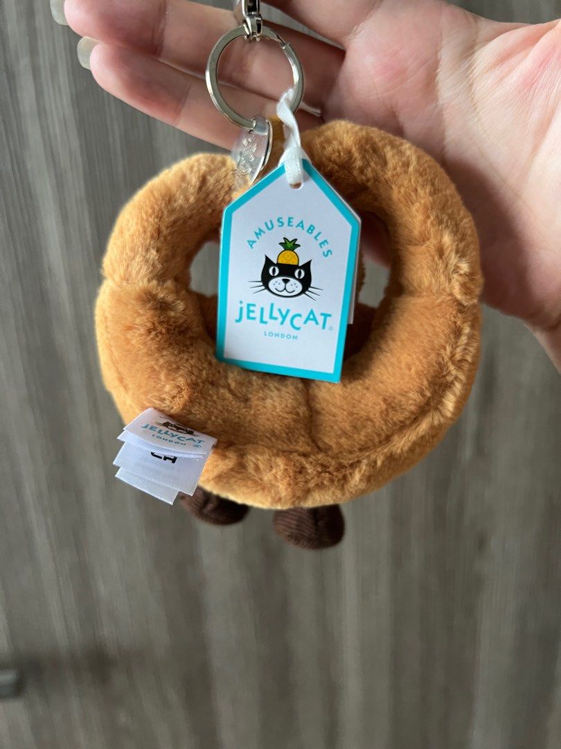 ぬいぐるみ  pretzel bag charm Jellycat Food Bag Charm Plush - Pretzel – MoMA Design Store