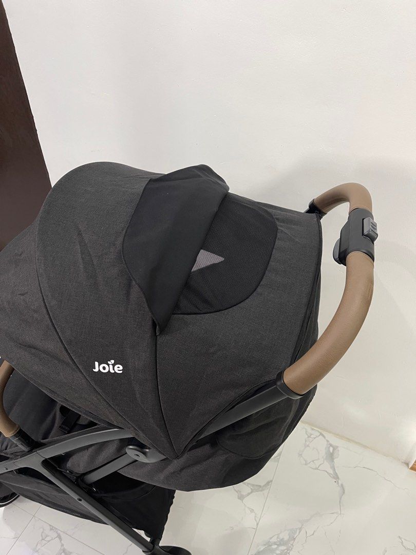Joie Pact Pro Stroller (Category: Strollers) located in Angeles City. Submitted by jc_0298 (Listing ID 1328435269, Image 3). Description: Joie Pact Pro Stroller Easy one hand fold very convenient for travelling 0-22kg weight capacity Rarely used! Ayaw ni baby naka stroller Check last photo for safety features Preferably meetup within Pampanga area only.