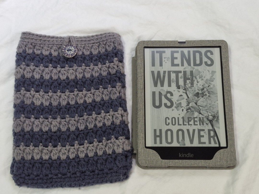 Kindle Sleeve (thick yarn) (Category: E-Readers) located in Paranaque City. Submitted by mi_artesano_mnl (Listing ID 1328437162, Image 2). Description: Handmade Crochet Kindle Sleeve using 8ply yarn. Protect your Kindle in style with this beautiful, handmade crochet sleeve. Features: Soft, durable yarn for maximum protection Unique, eye-catching designs Lightweight and portable. Ideal for book lovers on the go! price starts at 350 for 6.2x4.3" sl